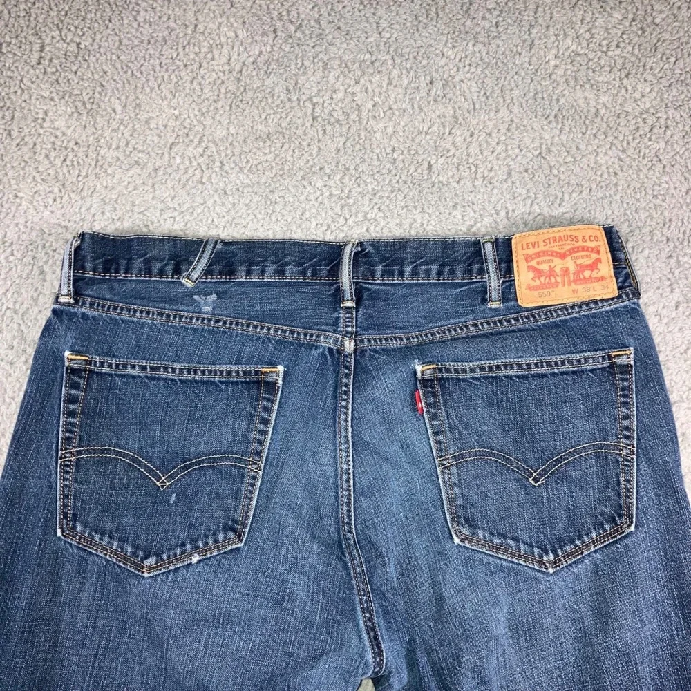 Levis preowned broken